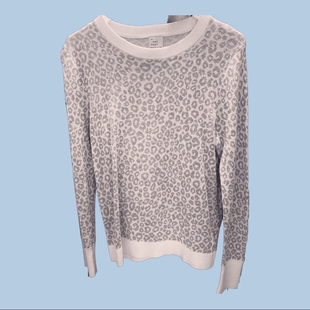 White cheetah print long sleeve sweater